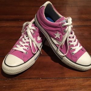 CONVERSE SNEAKERS. M8. W10
